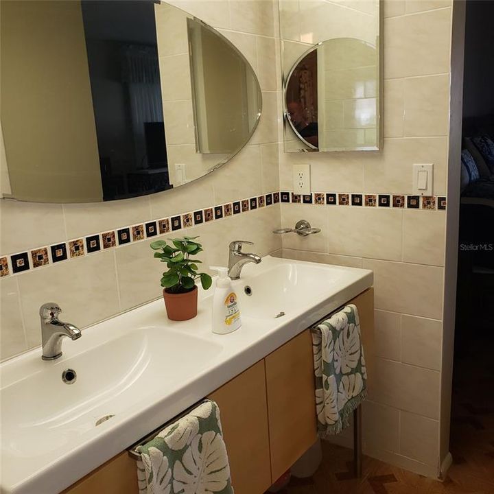 На продажу: $225,000 (2 спален, 2 ванн, 1094 Квадратных фут)