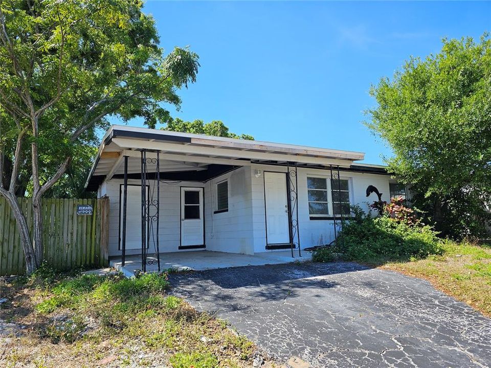 Recently Sold: $215,000 (2 beds, 1 baths, 585 Square Feet)