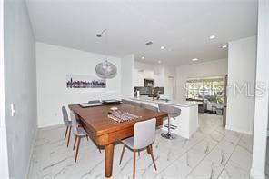 待售: $390,000 (4 贝兹, 3 浴室, 2453 平方英尺)