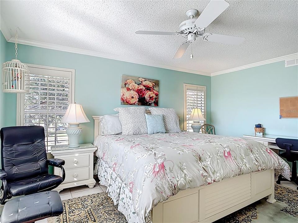 For Sale: $285,000 (3 beds, 2 baths, 1330 Square Feet)