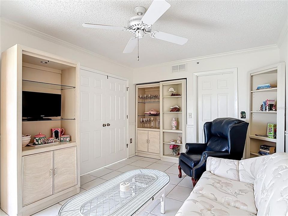 For Sale: $285,000 (3 beds, 2 baths, 1330 Square Feet)