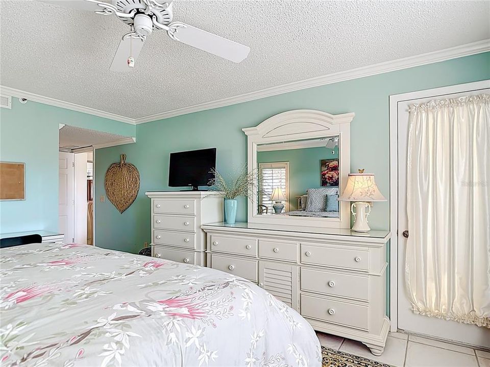 For Sale: $285,000 (3 beds, 2 baths, 1330 Square Feet)