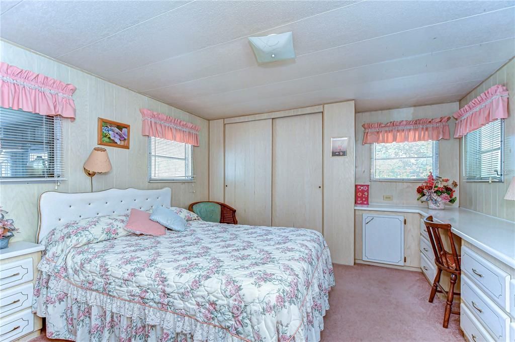 Active With Contract: $69,900 (2 beds, 2 baths, 768 Square Feet)