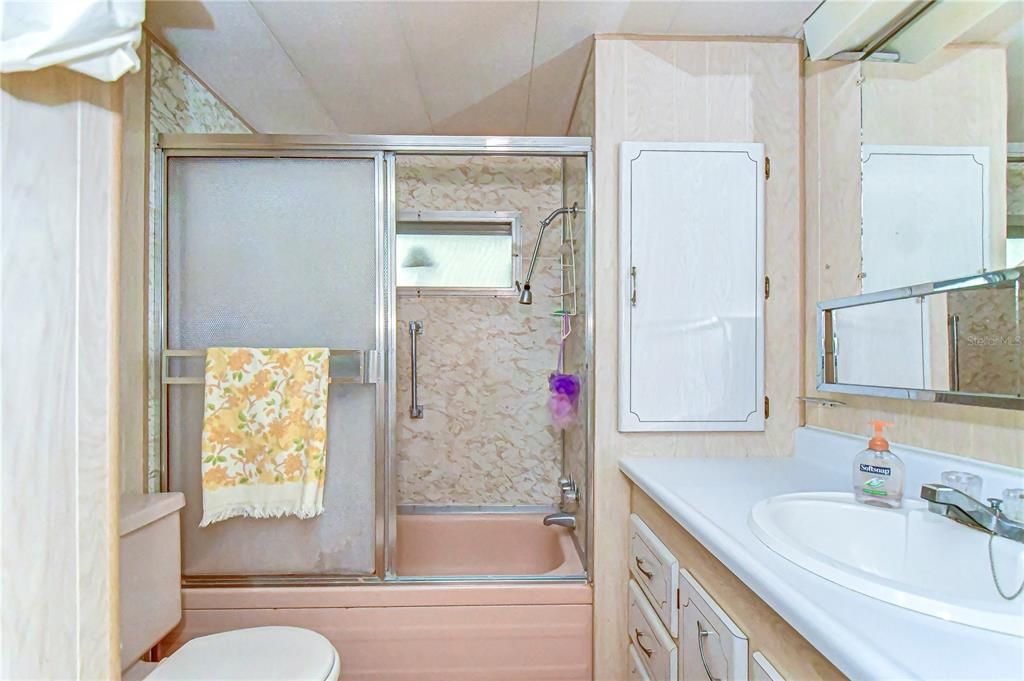 Active With Contract: $69,900 (2 beds, 2 baths, 768 Square Feet)