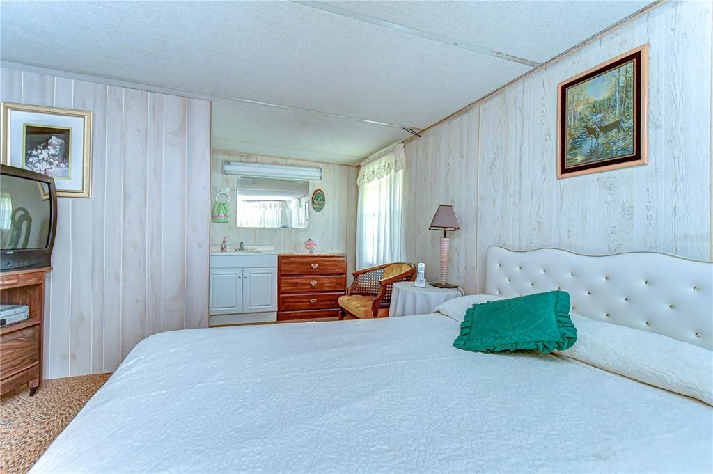 Active With Contract: $69,900 (2 beds, 2 baths, 768 Square Feet)