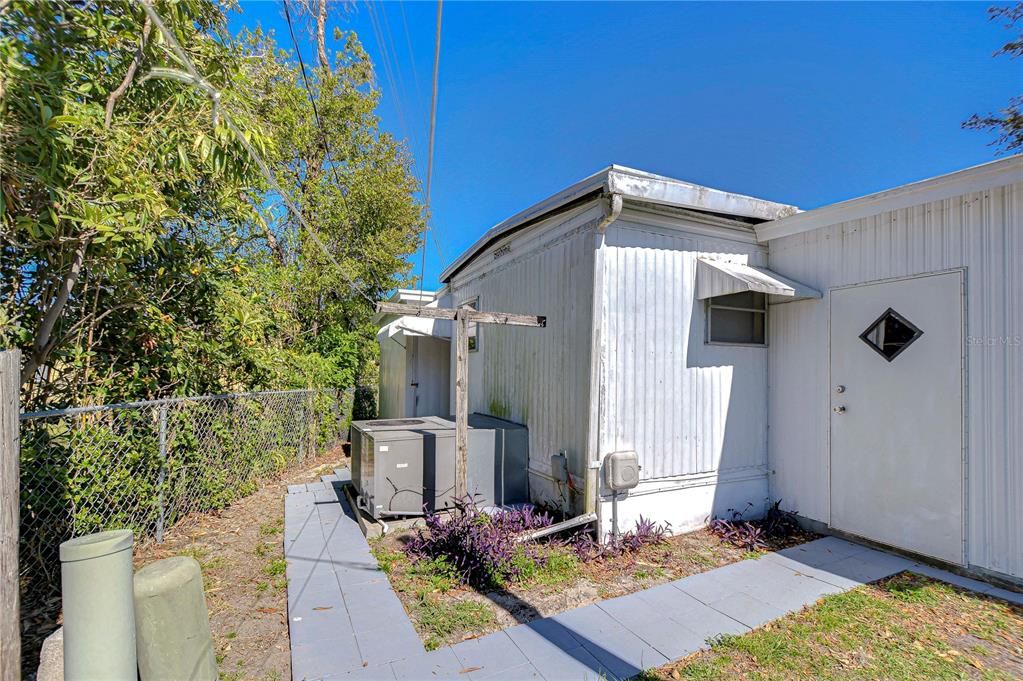 Active With Contract: $69,900 (2 beds, 2 baths, 768 Square Feet)