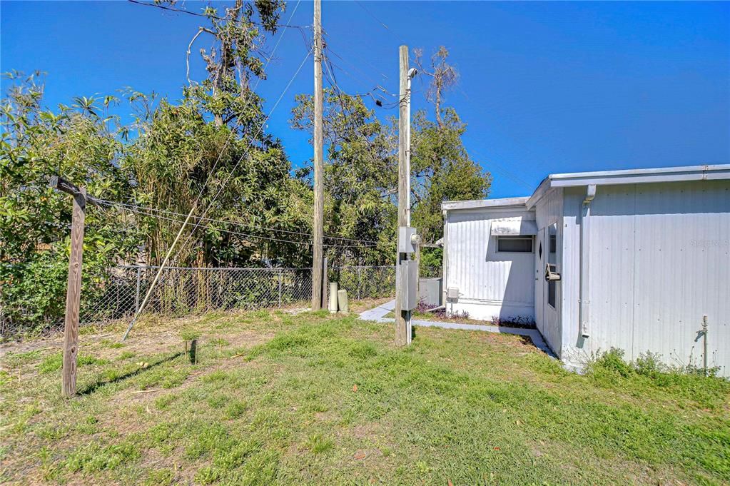 Active With Contract: $69,900 (2 beds, 2 baths, 768 Square Feet)