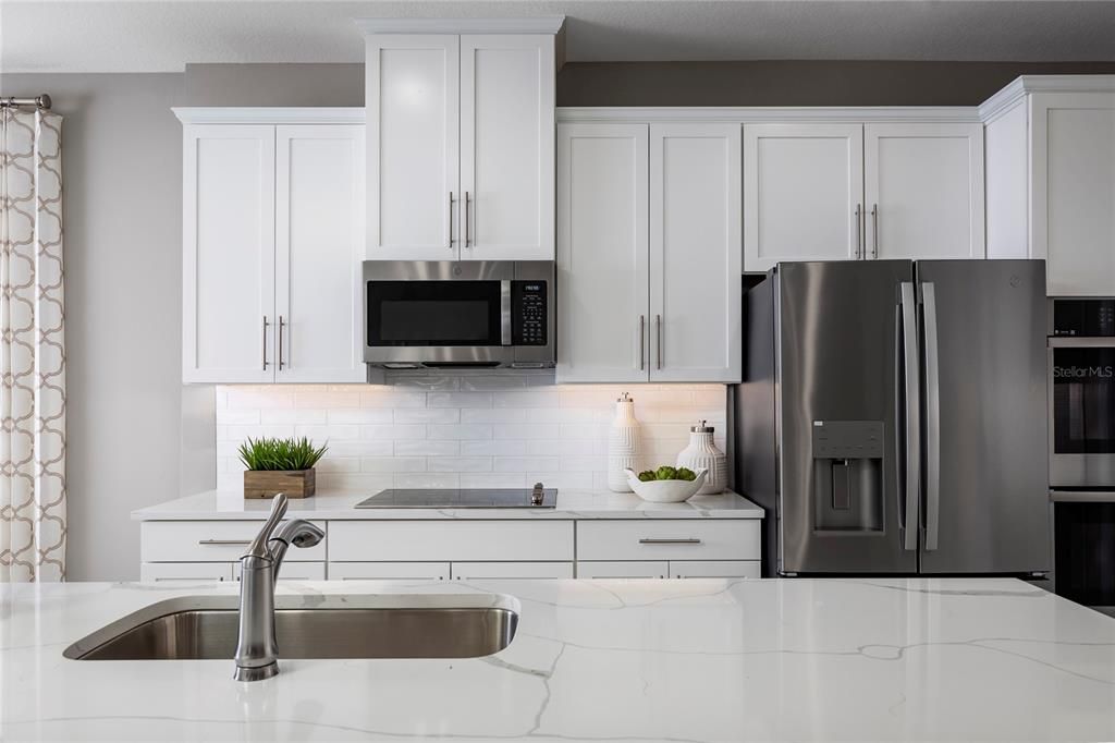 合同活跃: $566,510 (4 贝兹, 2 浴室, 2160 平方英尺)