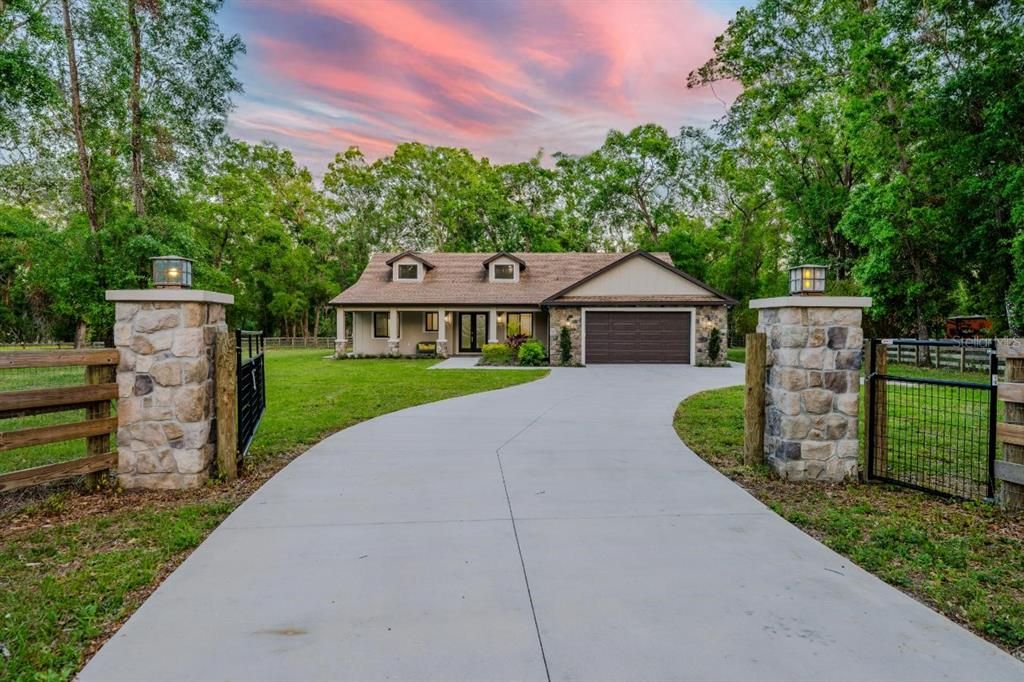 Recently Sold: $840,000 (3 beds, 4 baths, 3428 Square Feet)