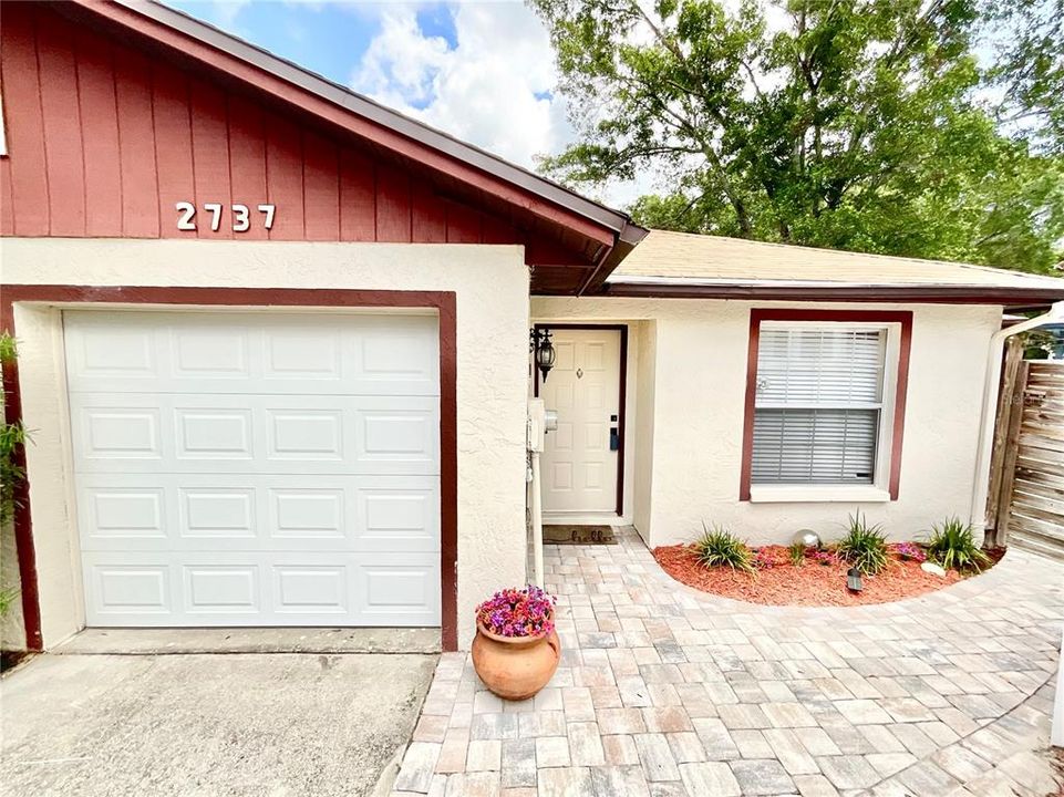 Recently Rented: $1,895 (2 beds, 1 baths, 797 Square Feet)