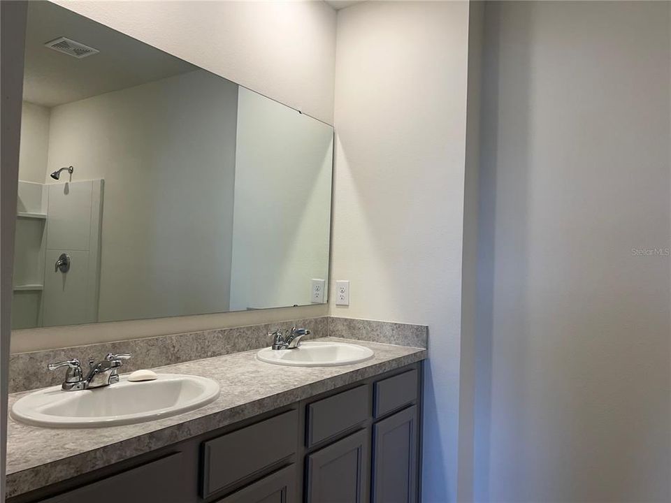 En Venta: $379,000 (5 camas, 3 baños, 2528 Pies cuadrados)