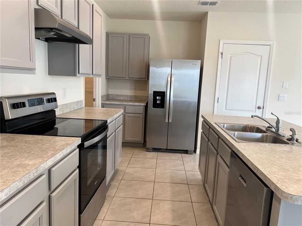 En Venta: $379,000 (5 camas, 3 baños, 2528 Pies cuadrados)