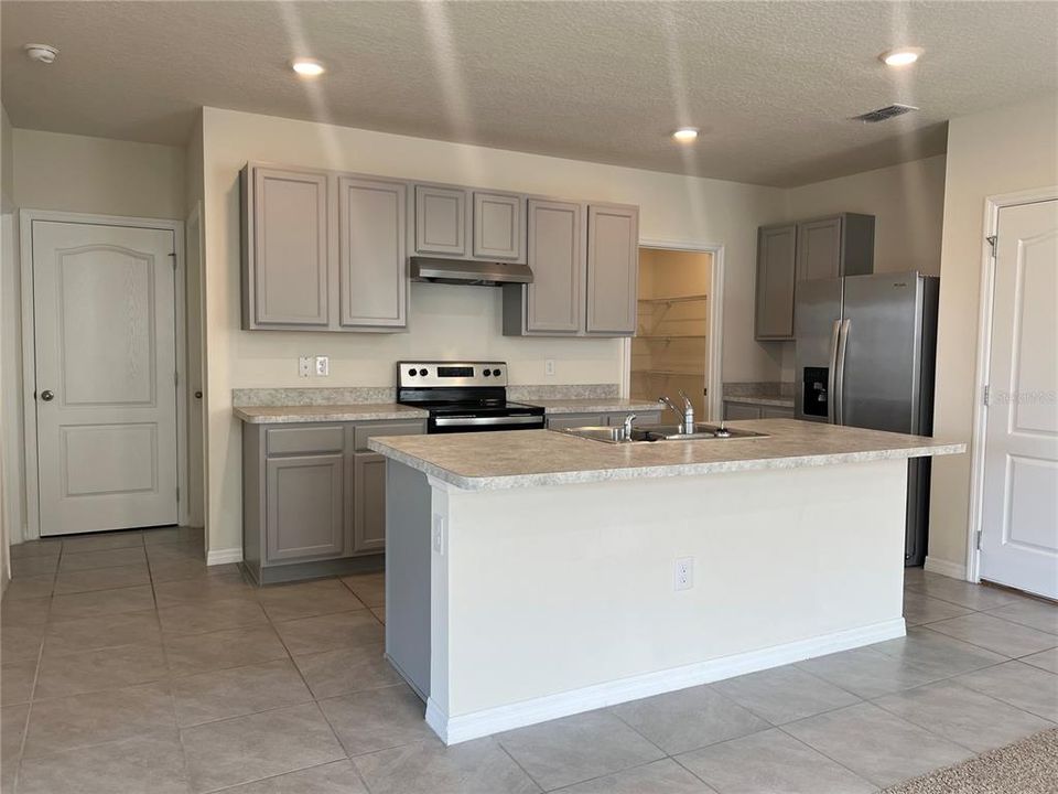 En Venta: $379,000 (5 camas, 3 baños, 2528 Pies cuadrados)