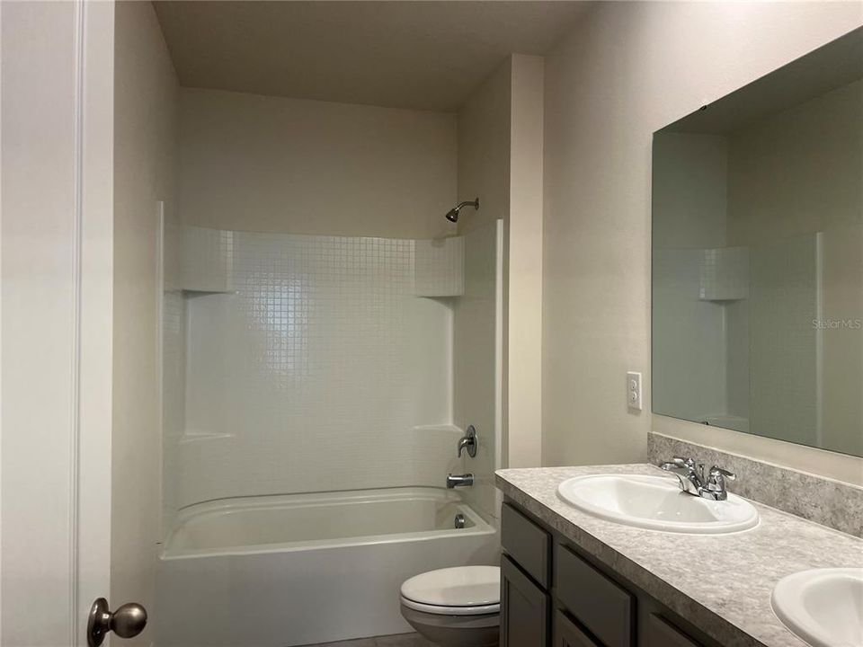 En Venta: $379,000 (5 camas, 3 baños, 2528 Pies cuadrados)