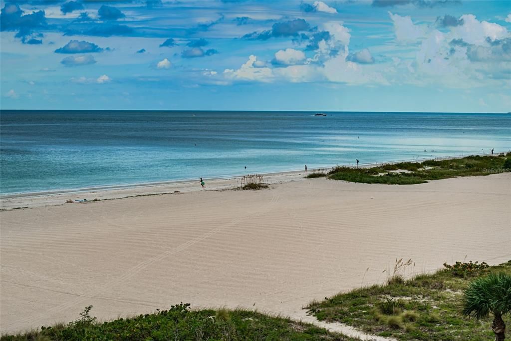 For Sale: $2,695,000 (3 beds, 2 baths, 2328 Square Feet)