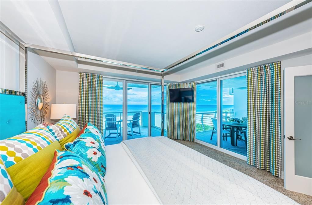 For Sale: $2,695,000 (3 beds, 2 baths, 2328 Square Feet)