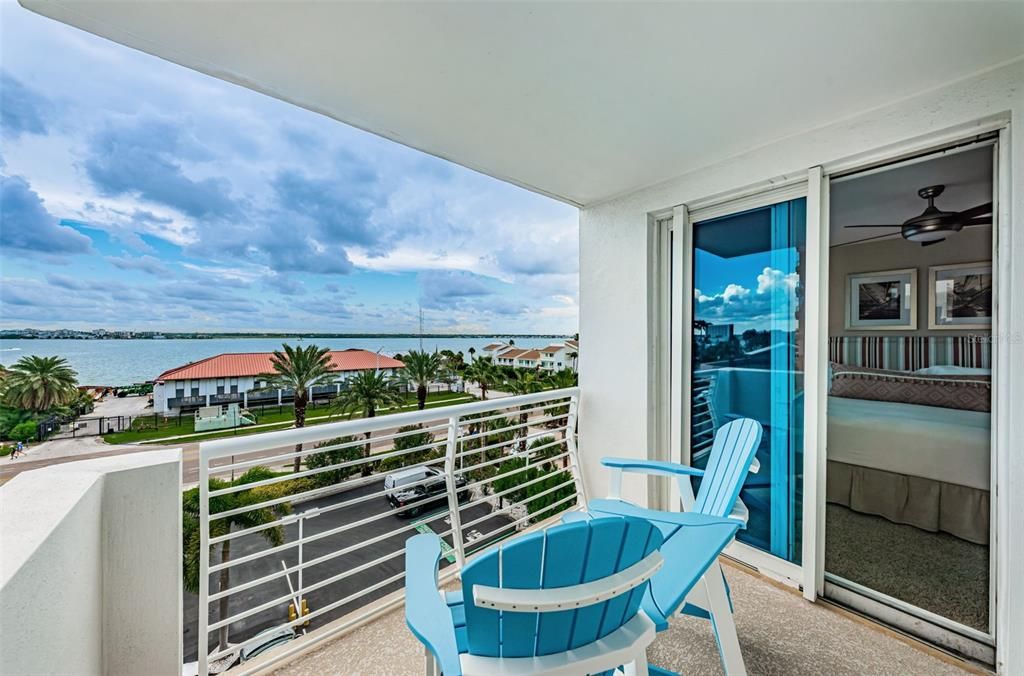 For Sale: $2,695,000 (3 beds, 2 baths, 2328 Square Feet)