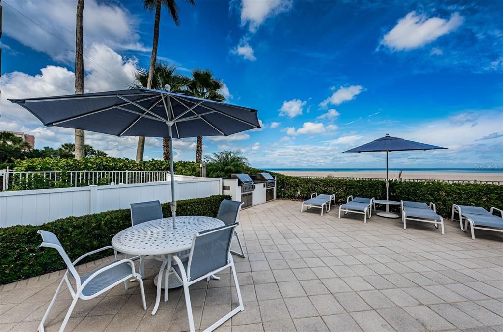 For Sale: $2,695,000 (3 beds, 2 baths, 2328 Square Feet)