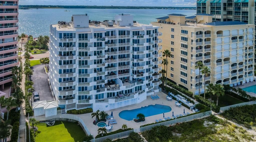 For Sale: $2,695,000 (3 beds, 2 baths, 2328 Square Feet)