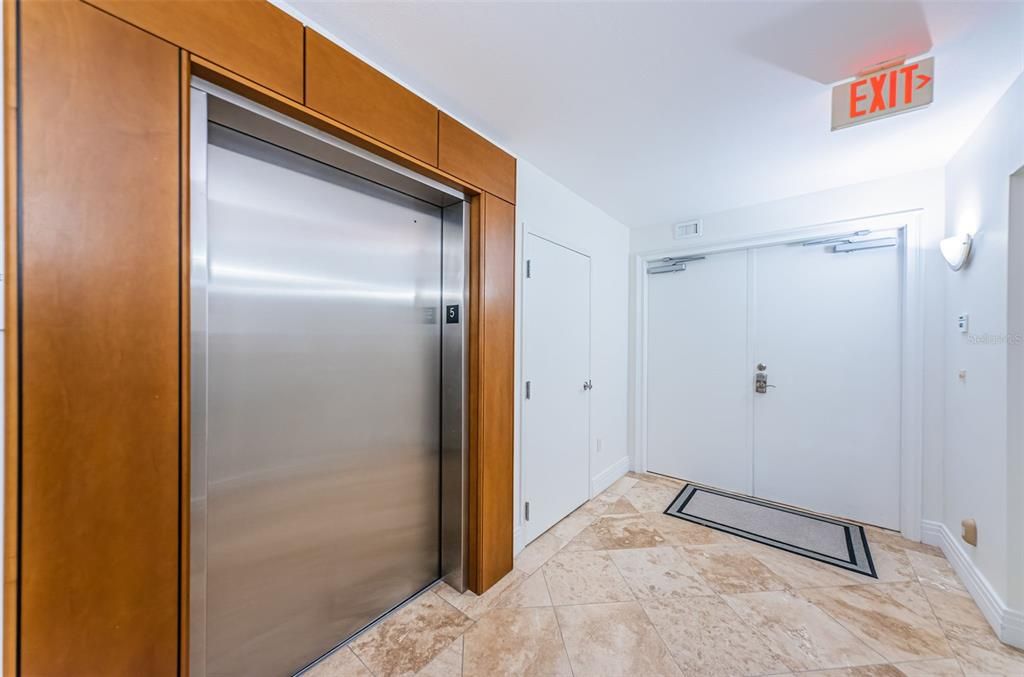 For Sale: $2,695,000 (3 beds, 2 baths, 2328 Square Feet)