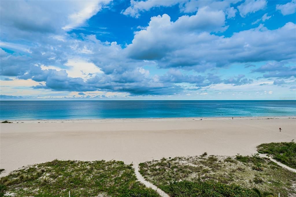 For Sale: $2,695,000 (3 beds, 2 baths, 2328 Square Feet)