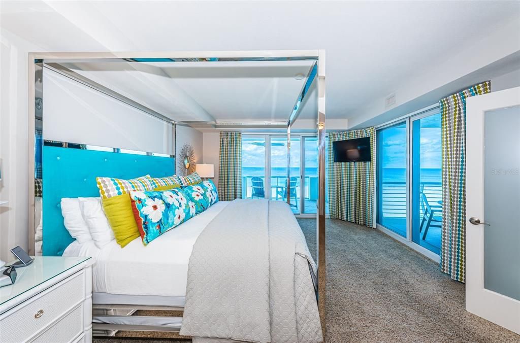 For Sale: $2,695,000 (3 beds, 2 baths, 2328 Square Feet)