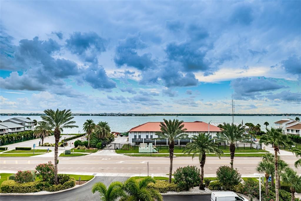 For Sale: $2,695,000 (3 beds, 2 baths, 2328 Square Feet)