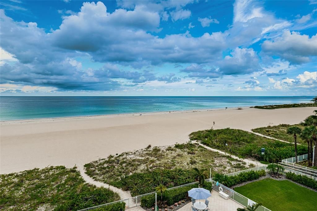 For Sale: $2,695,000 (3 beds, 2 baths, 2328 Square Feet)