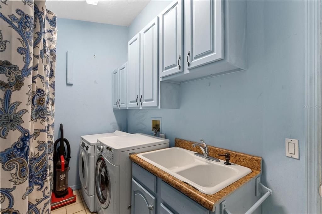 For Sale: $675,000 (4 beds, 2 baths, 2930 Square Feet)