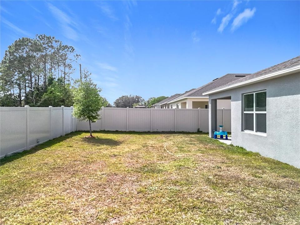 Под контрактом: $310,000 (4 спален, 2 ванн, 1867 Квадратных фут)