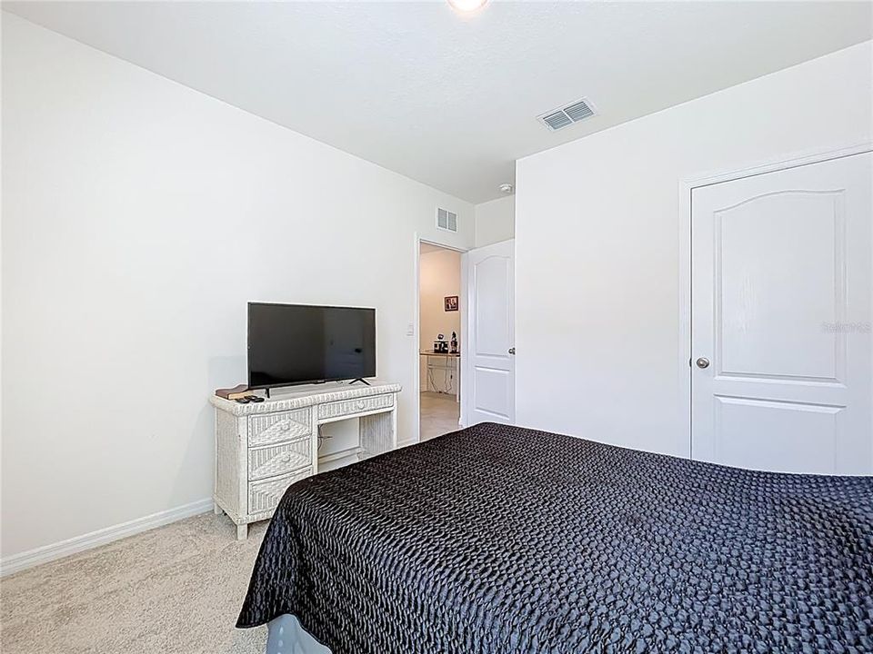 Под контрактом: $310,000 (4 спален, 2 ванн, 1867 Квадратных фут)