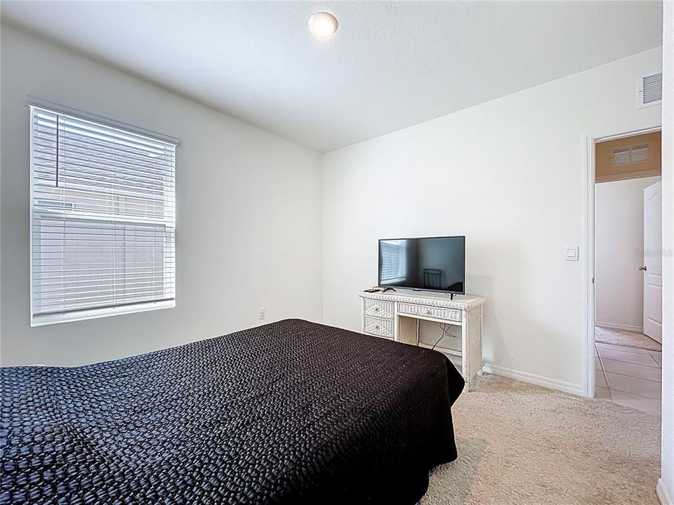 Под контрактом: $310,000 (4 спален, 2 ванн, 1867 Квадратных фут)