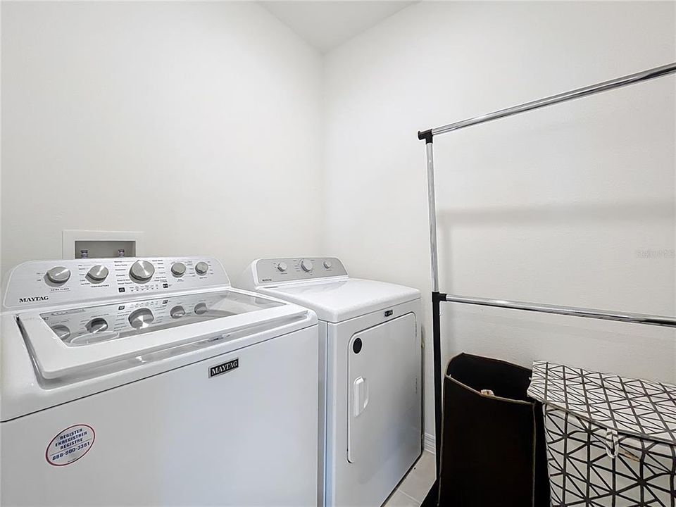 Под контрактом: $310,000 (4 спален, 2 ванн, 1867 Квадратных фут)