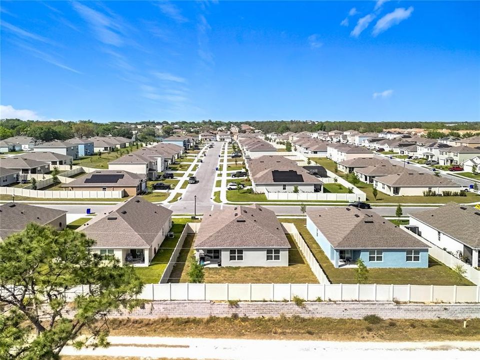 Под контрактом: $310,000 (4 спален, 2 ванн, 1867 Квадратных фут)