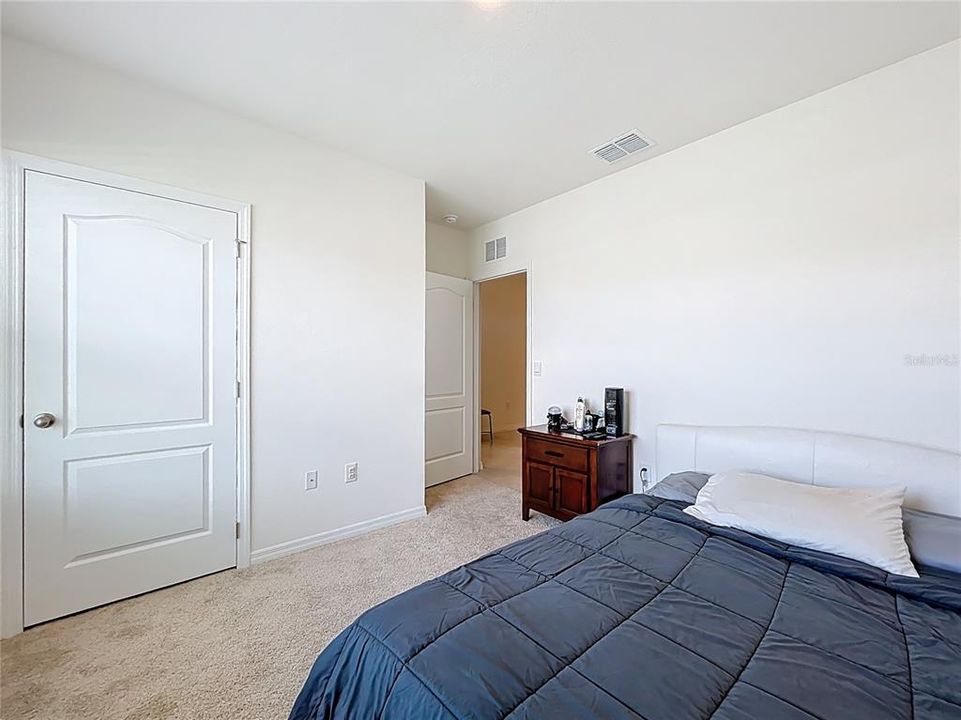 Под контрактом: $310,000 (4 спален, 2 ванн, 1867 Квадратных фут)