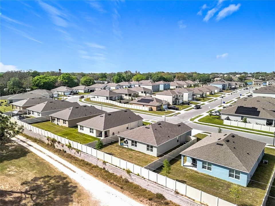 Под контрактом: $310,000 (4 спален, 2 ванн, 1867 Квадратных фут)