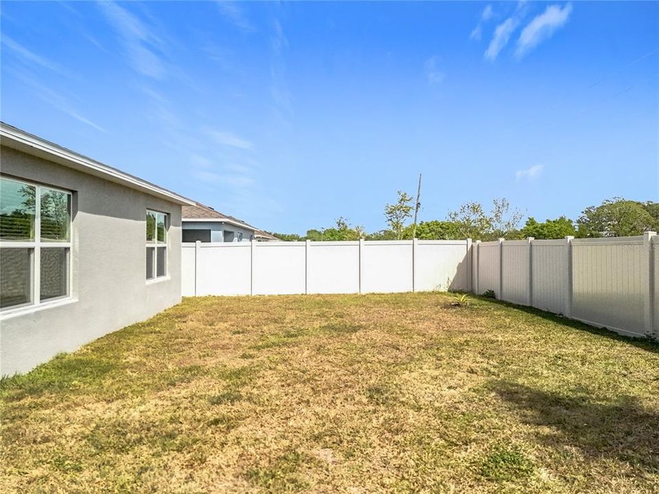 Под контрактом: $310,000 (4 спален, 2 ванн, 1867 Квадратных фут)