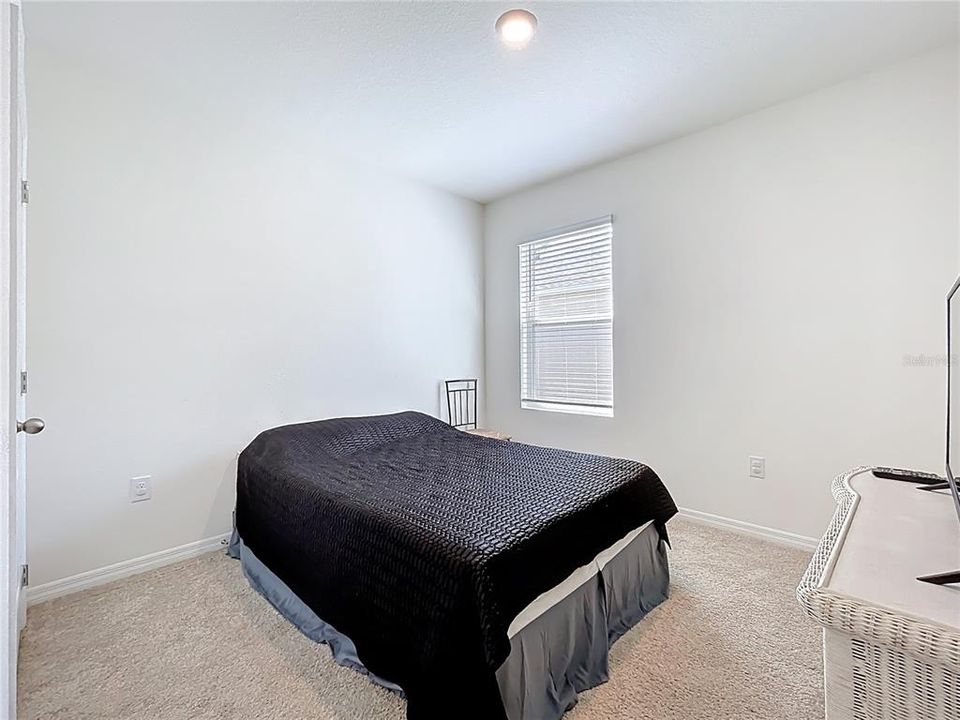 Под контрактом: $310,000 (4 спален, 2 ванн, 1867 Квадратных фут)