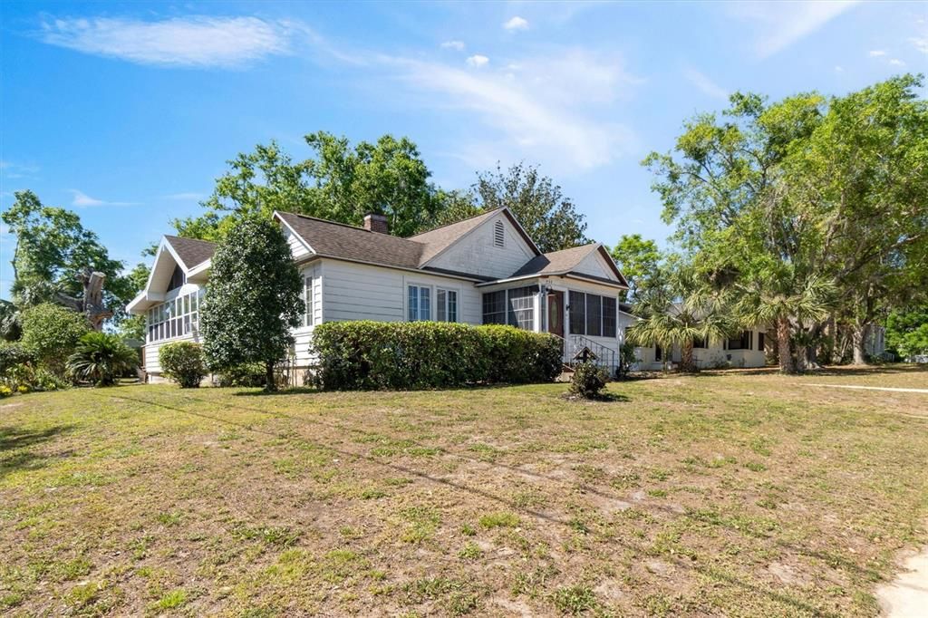 Под контрактом: $279,900 (3 спален, 2 ванн, 1819 Квадратных фут)