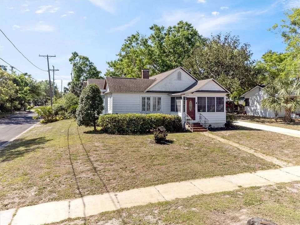 Под контрактом: $279,900 (3 спален, 2 ванн, 1819 Квадратных фут)