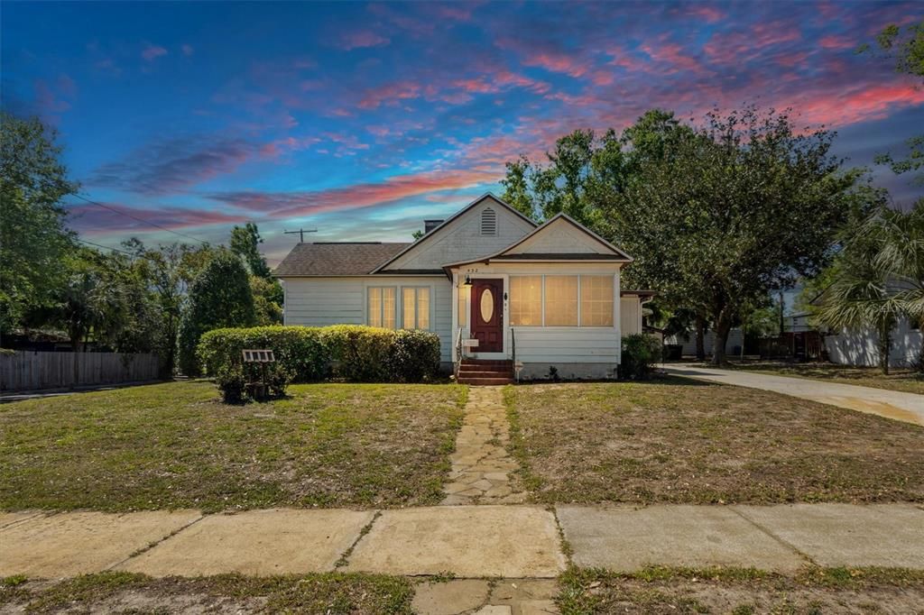 Под контрактом: $279,900 (3 спален, 2 ванн, 1819 Квадратных фут)