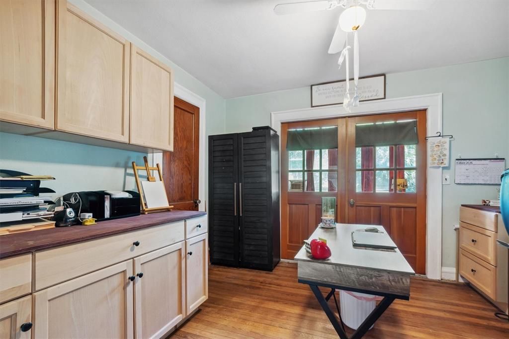 Под контрактом: $279,900 (3 спален, 2 ванн, 1819 Квадратных фут)