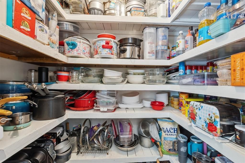 Под контрактом: $279,900 (3 спален, 2 ванн, 1819 Квадратных фут)