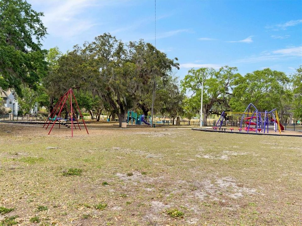 Под контрактом: $279,900 (3 спален, 2 ванн, 1819 Квадратных фут)