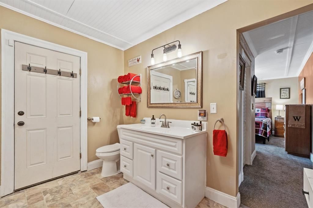 Под контрактом: $279,900 (3 спален, 2 ванн, 1819 Квадратных фут)