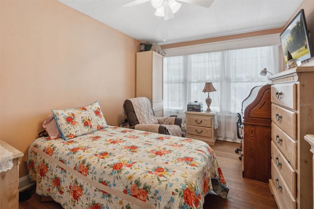 Под контрактом: $279,900 (3 спален, 2 ванн, 1819 Квадратных фут)