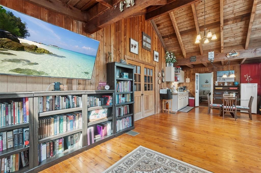 Под контрактом: $279,900 (3 спален, 2 ванн, 1819 Квадратных фут)