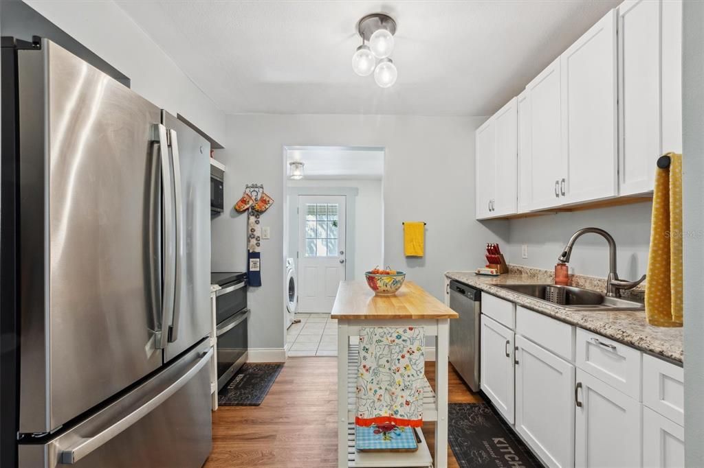 Под контрактом: $279,900 (3 спален, 2 ванн, 1819 Квадратных фут)