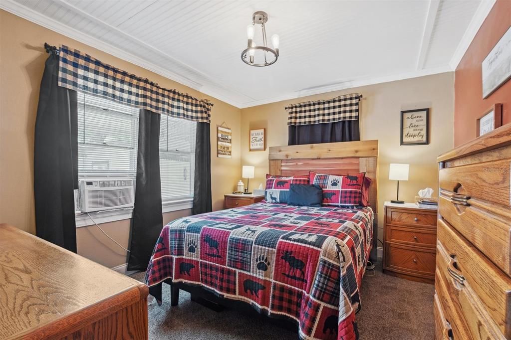 Под контрактом: $279,900 (3 спален, 2 ванн, 1819 Квадратных фут)