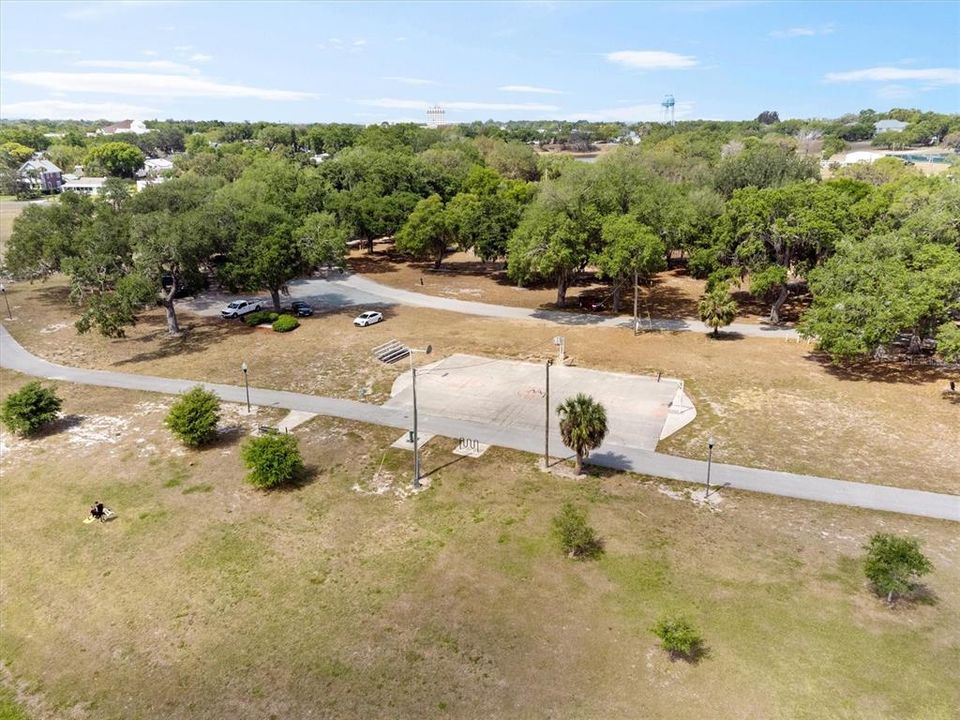 Под контрактом: $279,900 (3 спален, 2 ванн, 1819 Квадратных фут)